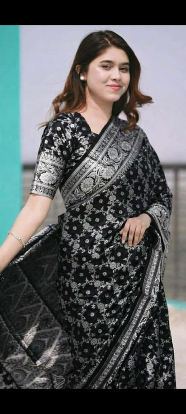 বধুয়া বেনারসি শাড়ী